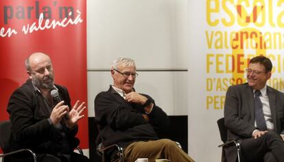 Livermore, Rib&oacute; y Puig en la presentaci&oacute;n del voluntariado por el valenciano.