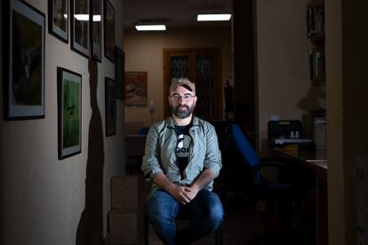 Amadeu Corbera, director del Grup Balear d'Ornitologia I Defensa de la Naturalesa (GOB), en las oficinas de la organización en Palma.