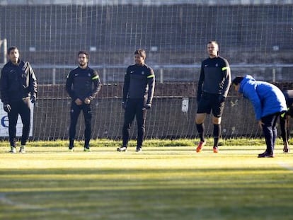 Pardo, Jose Ángel, Ros, Vela y Seferovic, en un entrenamiento