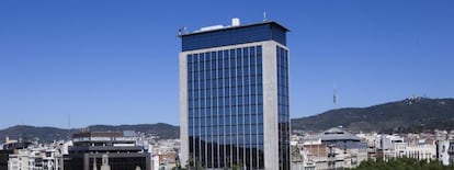 El edificio en la esquina entre el paseo de Gràcia y la Diagonal de Barcelona, cuando era la sede corporativa del Deutsche Bank en la ciudad. La actual propiedad lo compró en 2014.