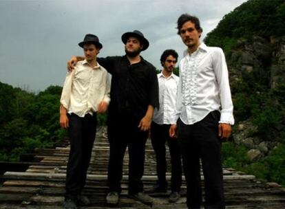 El vibrante <i>folk rock</i> de Felice Brothers recuerda al Dylan campestre.
