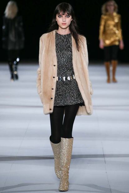 Saint Laurent resucita a Edie Sedgwick en la pasarela