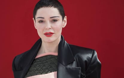 La actriz y activista Rose McGowan vivió en una de las comunidades de Los niños de Dios hasta los nueve años. 