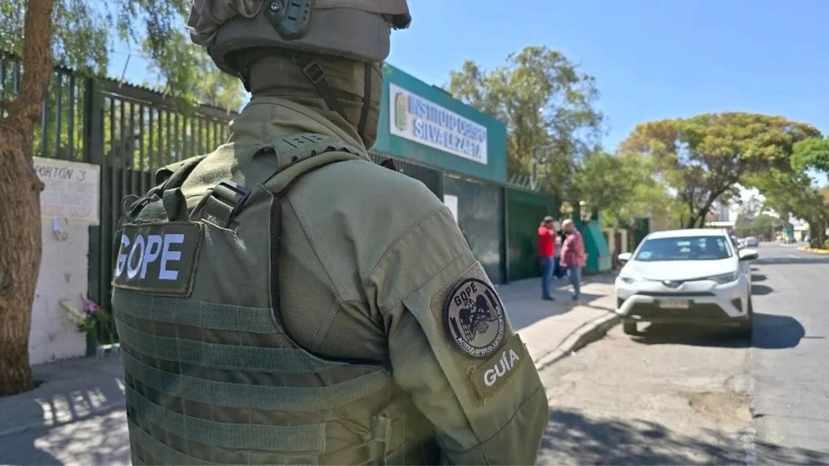 La amenaza viral que interrumpe las clases en colegios de Chile y Argentina: “Mañana tiroteo”