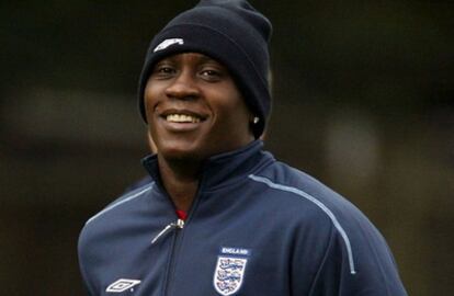 Emile Heskey en un entrenamiento con Inglaterra.