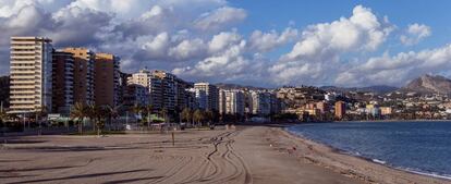 Playa de la Malagueta, en Málaga, totalmente vacía durante el confinanmiento.