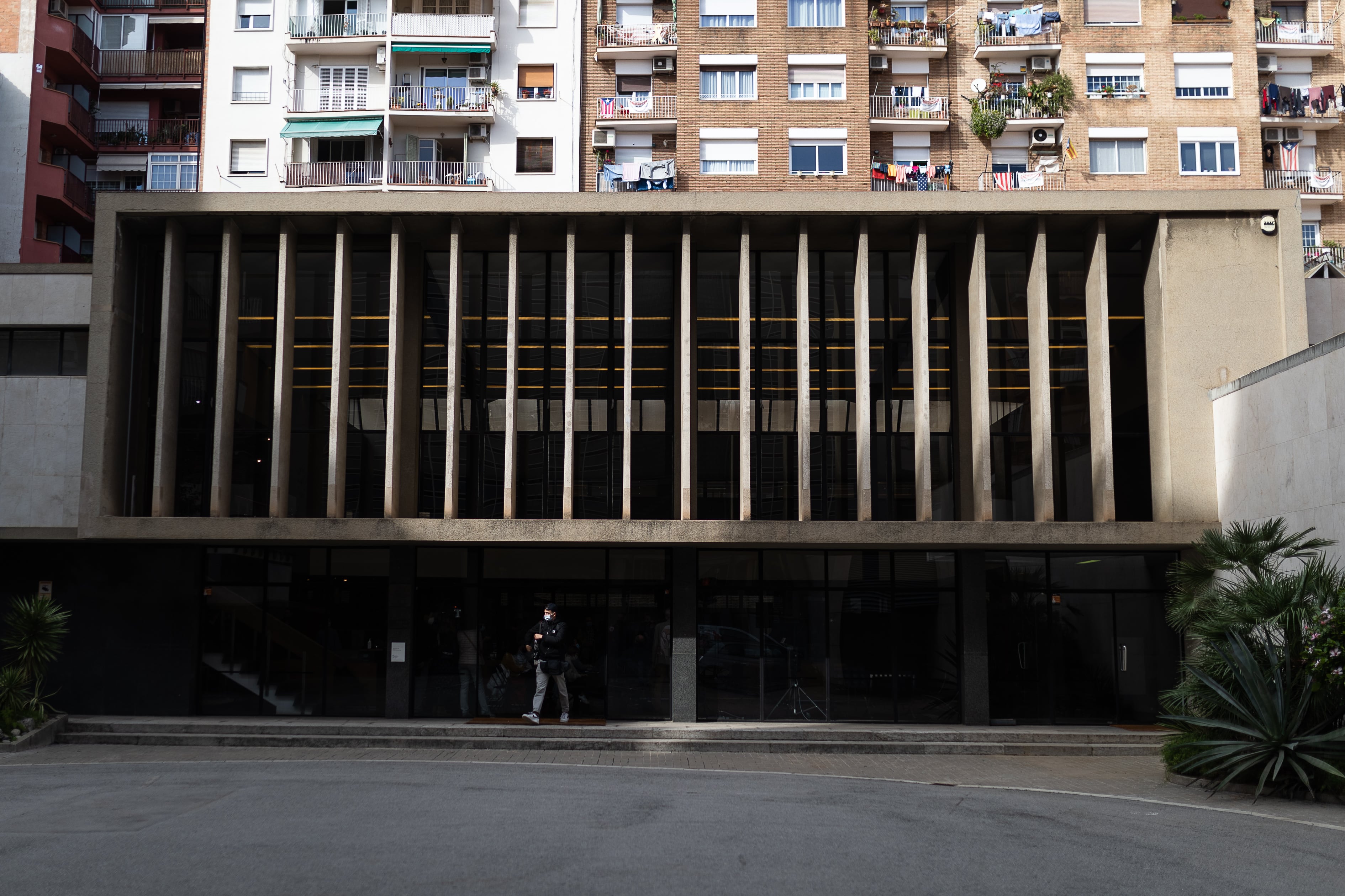 El edificio de la antigua sede de Gustavo Gili en un interior del Eixample de Barcelona.
