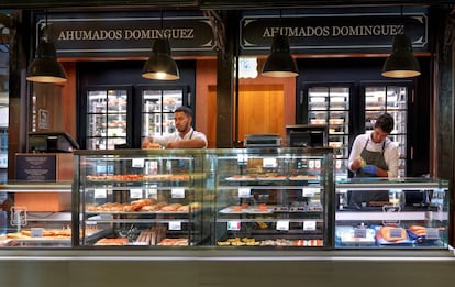 Ahumados Domínguez cuenta con tiendas propias en Hipercor y en el madrileño Mercado de San Miguel.