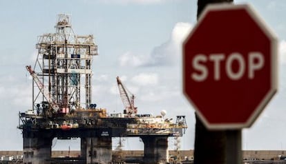 An oil rig near the spot where Repsol will prospect for reserves in the Canaries.