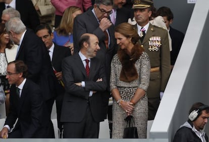 El secretario general del PSOE, Alfredo P&eacute;rez Rubalcaba y la Infanta Elena, en una imagen de archivo.