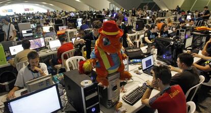 Participantes en la Campus party de 2010 en la Ciudad de las Artes y las Ciencias