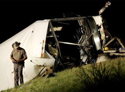 Un accidente de autobús ha causado la muerte de al menos 13 personas en el condado de Sherman en Tejas.