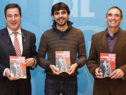 El ganador del Enric Valor, Joanjo Garcia, en el centro.