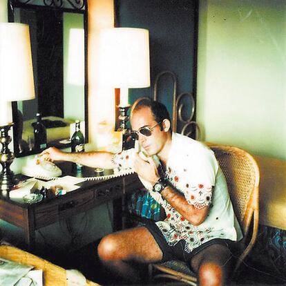 <b>Hunter S. Thompson con su amigo Johnnie Walker.</b>