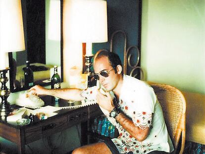 <b>Hunter S. Thompson con su amigo Johnnie Walker.</b>