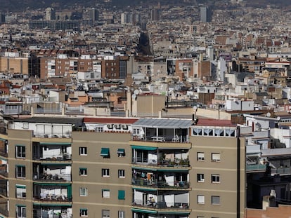 En la imagen, una vista de viviendas del barrio de Poble-sec y Sant Antoni de Barcelona.