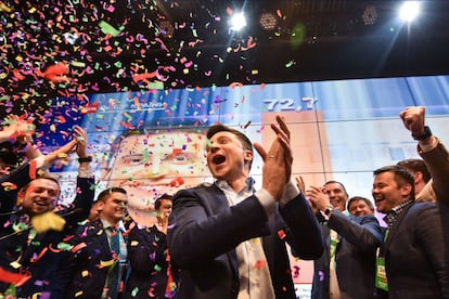 El comediante ucraniano y candidato presidencial, Volodymyr Zelensky, tras conocer los resultados que le dan como ganador en las elecciones a la presidencia de Ucrania.
