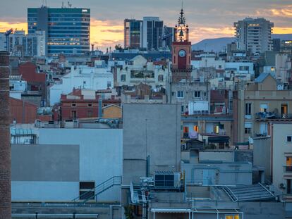 Azoteas del barrio de Gràcia de Barcelona, donde se podrán hacer pisos sociales en remontas.