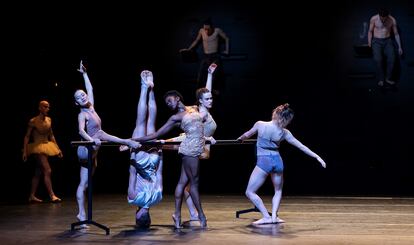 Una escena de la obra 'Momo', de Batsheva Dance Company.