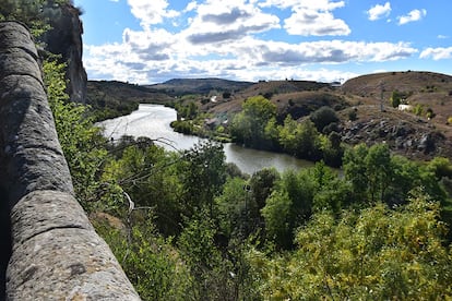 El Cerro de los Moros, en Soria, desde el castillo y la ermita San Saturio.