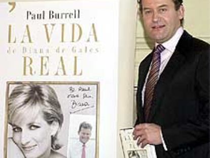 Paul Burrell, junto a un cartel de su libro, ayer en Madrid.