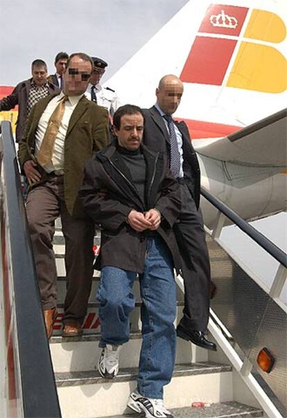 Youssef Belhadj, a su llegada ayer a Barajas.