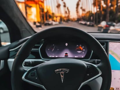 Autopilot en un vehículo Tesla.
