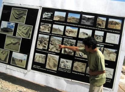 Nacho Alva en plena explicación de los hallazgos de Huaca Ventarrón, asentamiento pre hispánico de mayor antigüedad desenterrado en el norte de Perú.