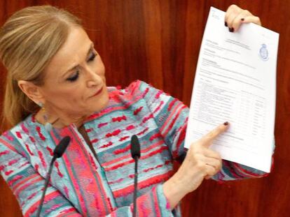 Cristina Cifuentes, ayer, durante su comparecencia en la Asamblea de Madrid.