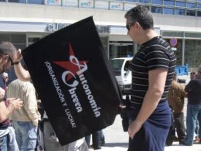 Trabajadores concentrados ayer en C&aacute;diz.