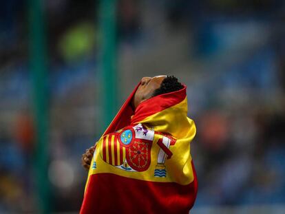 El atleta español Orlando Ortega celebra la segunda posición en la prueba de 110 m vallas en Río.