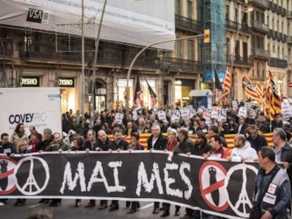 3.000 persones han marxat a Barcelona contra la guerra i el terrorisme sota el lema "Mai Més".
