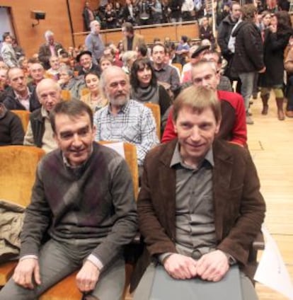 I&ntilde;igo Iruin y Rufi Etxeberria, en febrero en Bilbao, en la presentaci&oacute;n de los estatutos de Sortu.