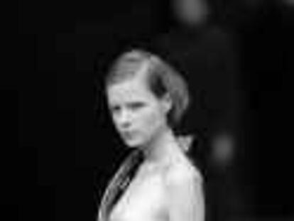 B 32306 - (24/1/2000) - COLOR - GAUDI MODA...ESPACIO GAUDI DISEÑADORES, MODELO DE A.LEGHAZ - FOTO : VICENS GIMENEZ -