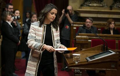 La líder de Ciudadanos, Inés Arrimadas, durante su intervención en el pleno de investidura.