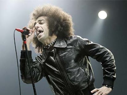 El cantante Jean-Philippe Freu, del grupo Rinôçèrôse, durante su actuación en Actual 2006.