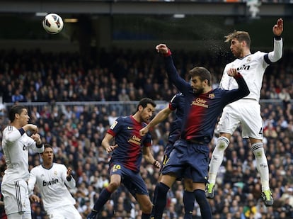 En la jornada 26 de la temporada 2012/13, el Real Madrid ganó en el Bernabéu 2-1 gracias a un gol cerca del final de Sergio Ramos. Antes, los de José Mourinho se habían adelantado por medio de Benzema y Messi había empatado.