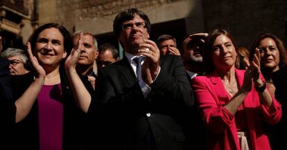 Carles Puigdemont, Ada Colau y Carme Forcadell, este domingo en Barcelona.