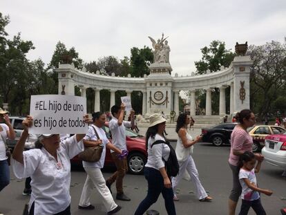 Los manifestantes caminaron por Reforma y avenida Juárez, para llegar al Zócalo capitalino.