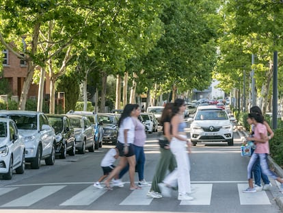 Una calle en el centro de Tres Cantos (Madrid).