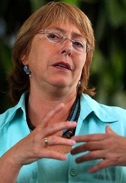 Michelle Bachelet, durante una conferencia de prensa ayer en Santiago.