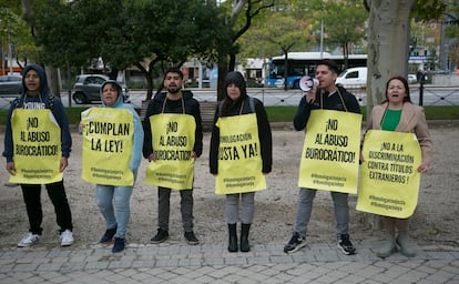 Concentración frente al Ministerio de Industria el pasado día 5 en Madrid en demanda de la homologación de títulos a extranjeros.