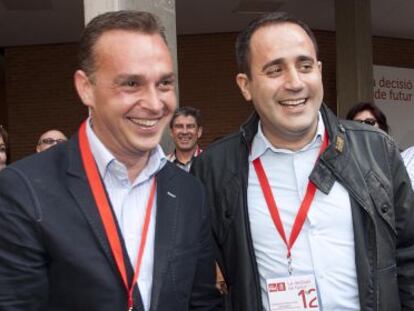 El exdiputado Francesc Romeu y el secretario general del PSPV-PSOE, Jorge Alarte, en la apertura del congreso. 