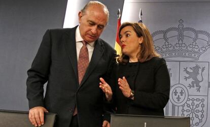 Fernández Díaz y Sáenz de Santamaría, este viernes.