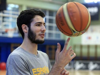 El alero Alex Abrines, en un entrenamiento de la selecci&oacute;n.