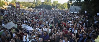 Manifestantes contra las medidas de austeridad del Gobierno portugués, por las calles de LIsboa.