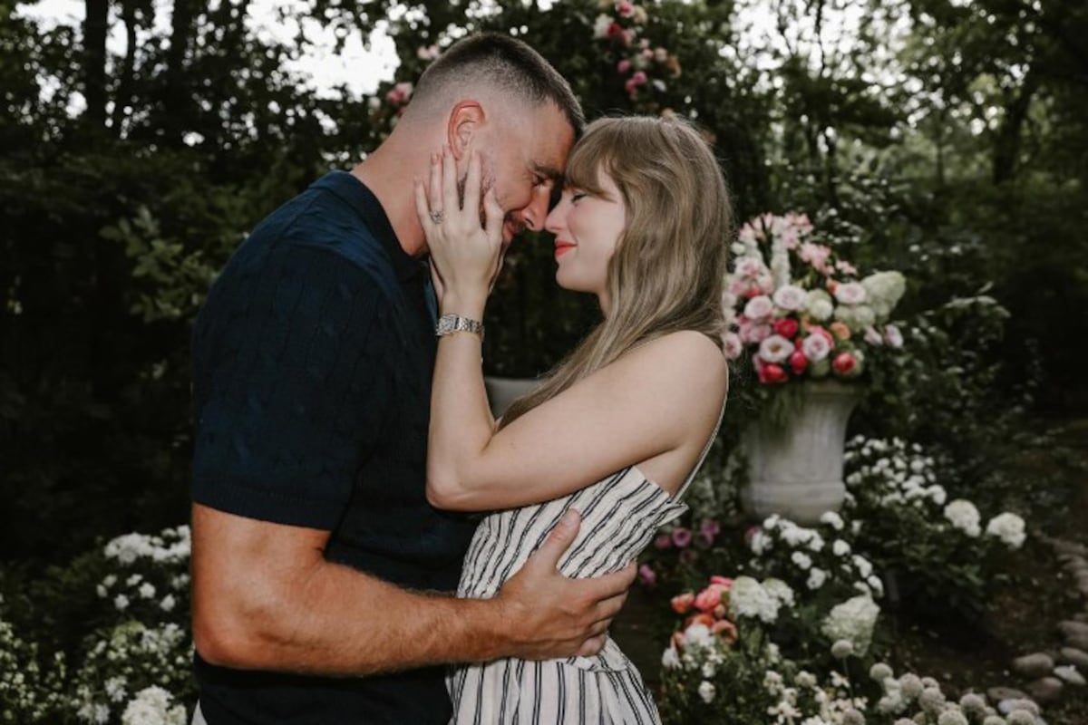 Taylor Swift and Travis Kelce announce engagement