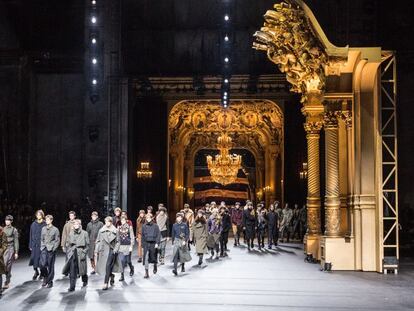 El belga Dries Van Noten hizo un emocionante desfile en la ópera Garnier.