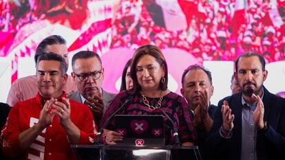 La candidata presidencial de la oposición, Xochitl Galvez, se dirige a sus partidarios después de que se anunciaran los resultados de las elecciones presidenciales.