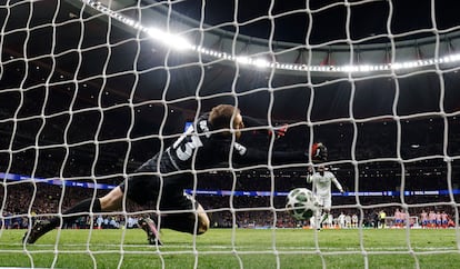 Rudiger lanza el penalti.